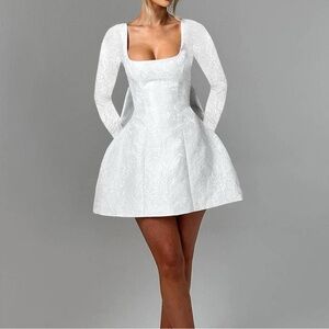 Elegant White Long Sleeve Dress